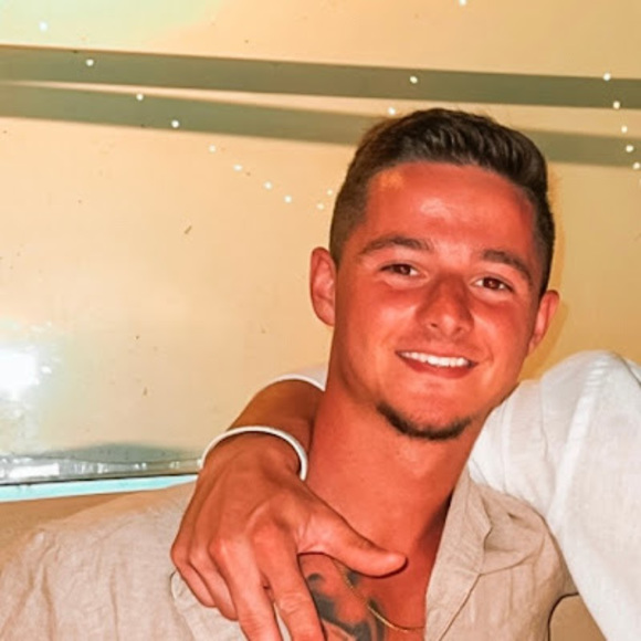 Meet your Posher, Cameron - Picture 1 of 1